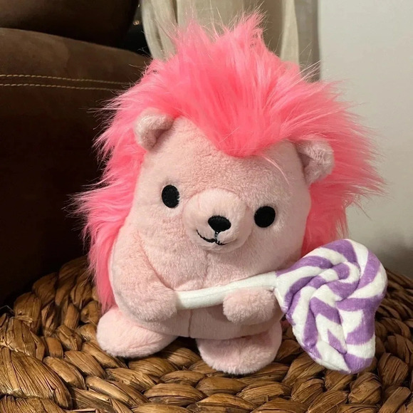 Hallmark Pink Singing Hedgehog Musical Plush Lollipop Valentine 9" Sweet Treat - Picture 1 of 8